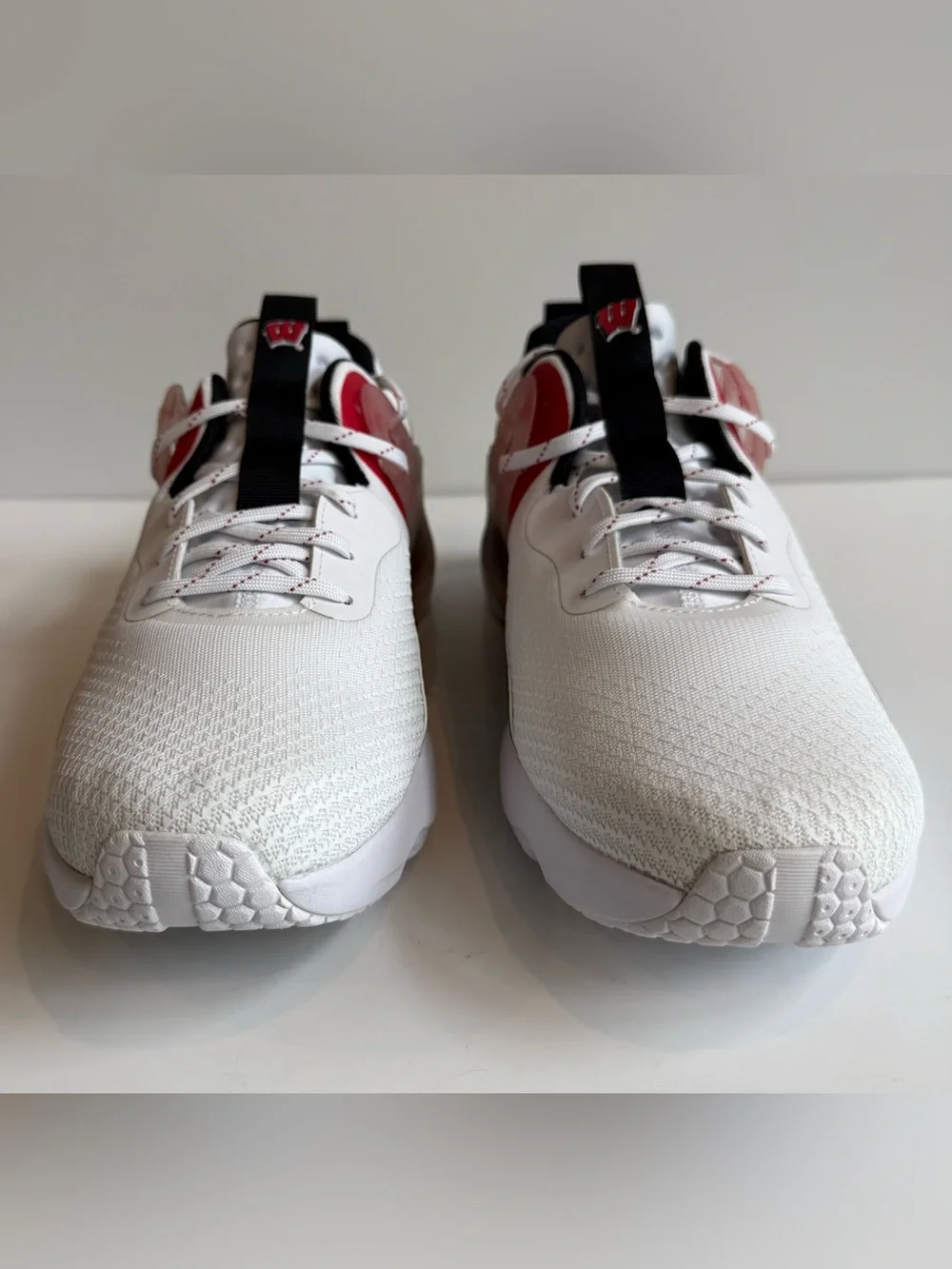 Wisconsin Badgers Under Armour Men’s 14 Team HOVR Apex 3 Shoes White Red Black